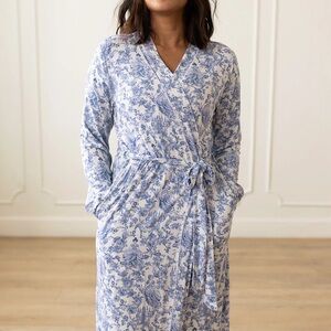 Posh Peanut Briar Floral Print Long Sleeve Wrap Robe - Blue and White